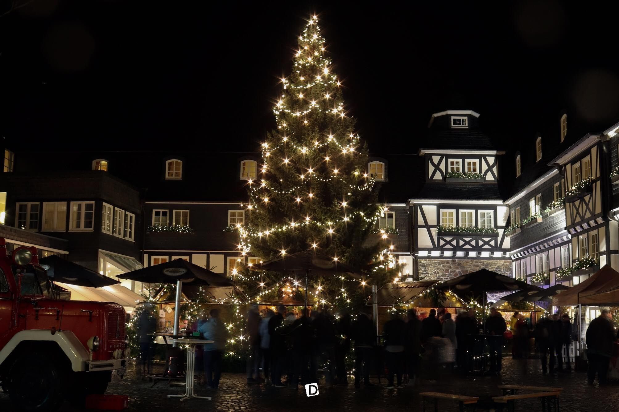 Weihnachtsbaum beim Gutshof Weihnachtsmarkt am Hotel Deimann
