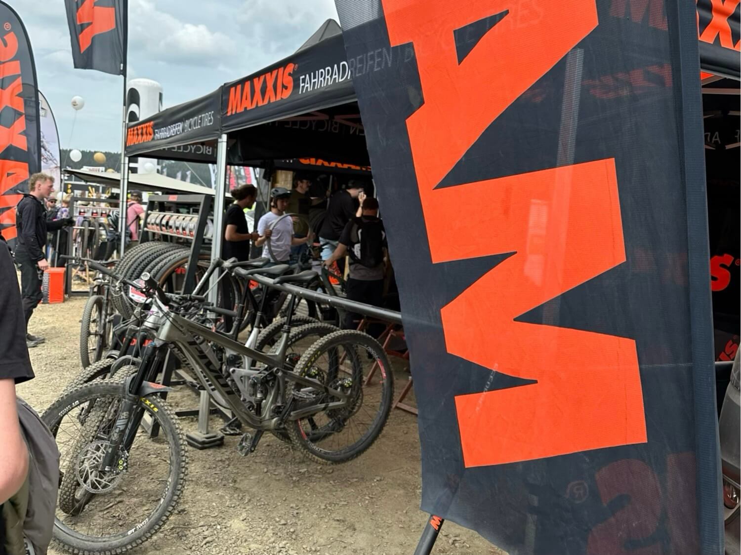 Ein Stand welcher bei den Dirt Masters in Winterberg aufgebaut ist.